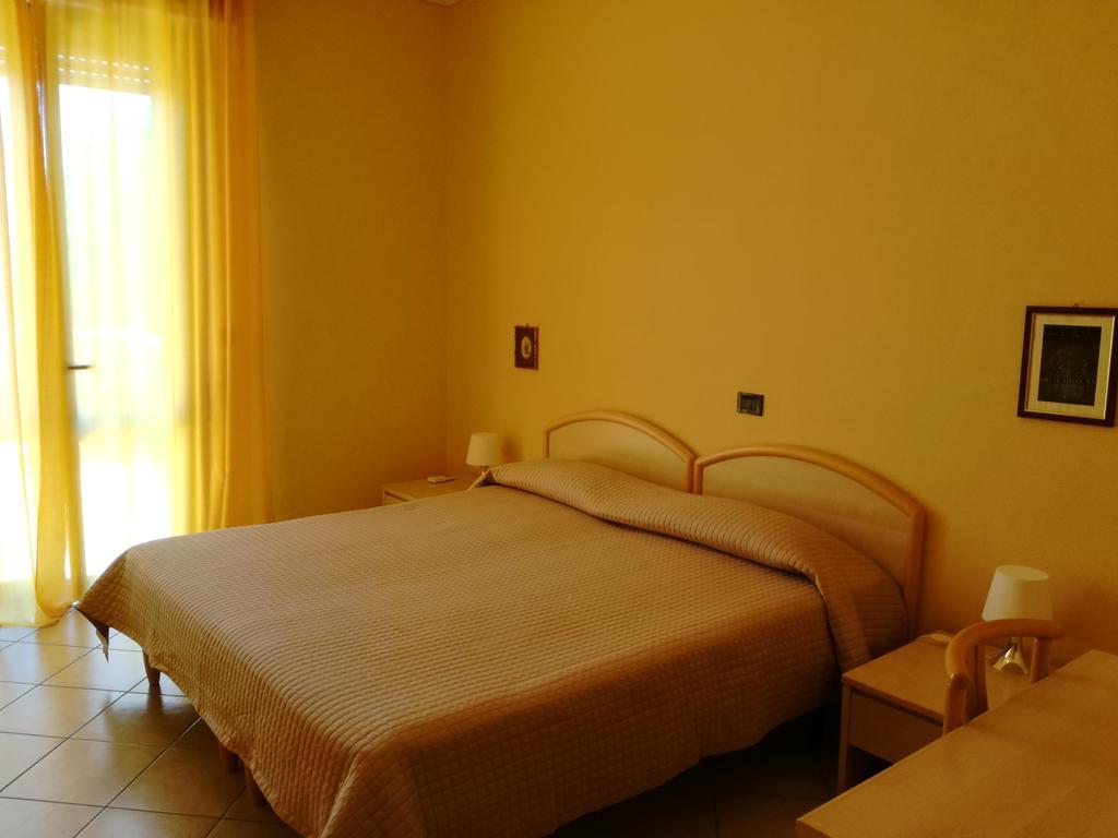 Bellerive Ristorante Albergo Manerba del Garda Exterior photo
